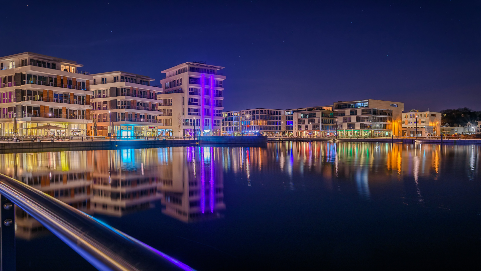 Phönixsee Dortmund Nachtblick auf die Promenade