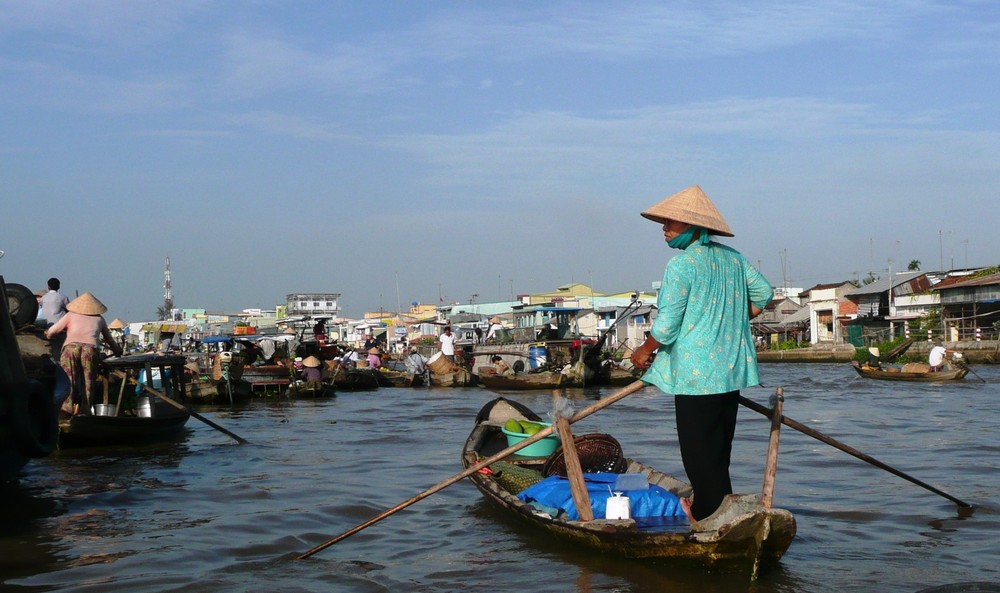 Phong dien floating market