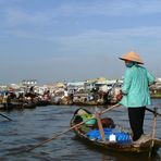 Phong dien floating market