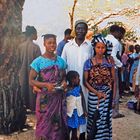 Photo de famille dans un village guinéen