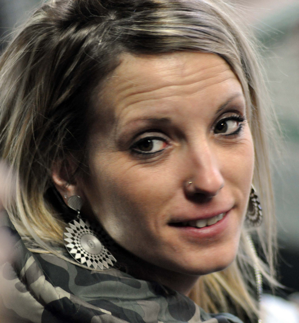 photo portrait au féminin durant match de hockey ! 