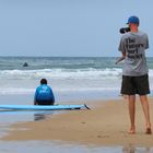 Photographe en action au bord de mer