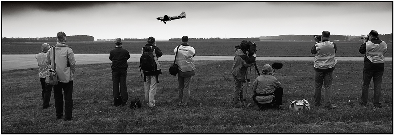 Photographers at a DC3-Dakota Fly-inn