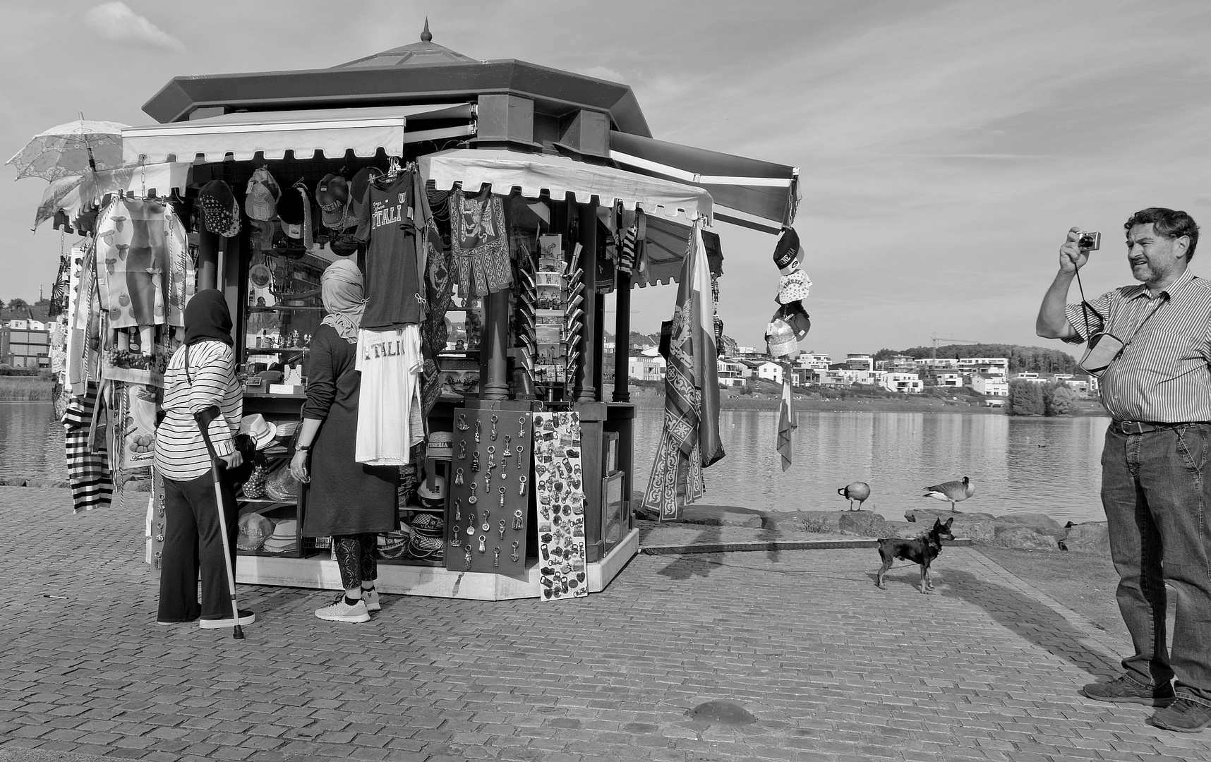 "Photographs Can Lie" Foto & Bild fotos, people, street Bilder auf