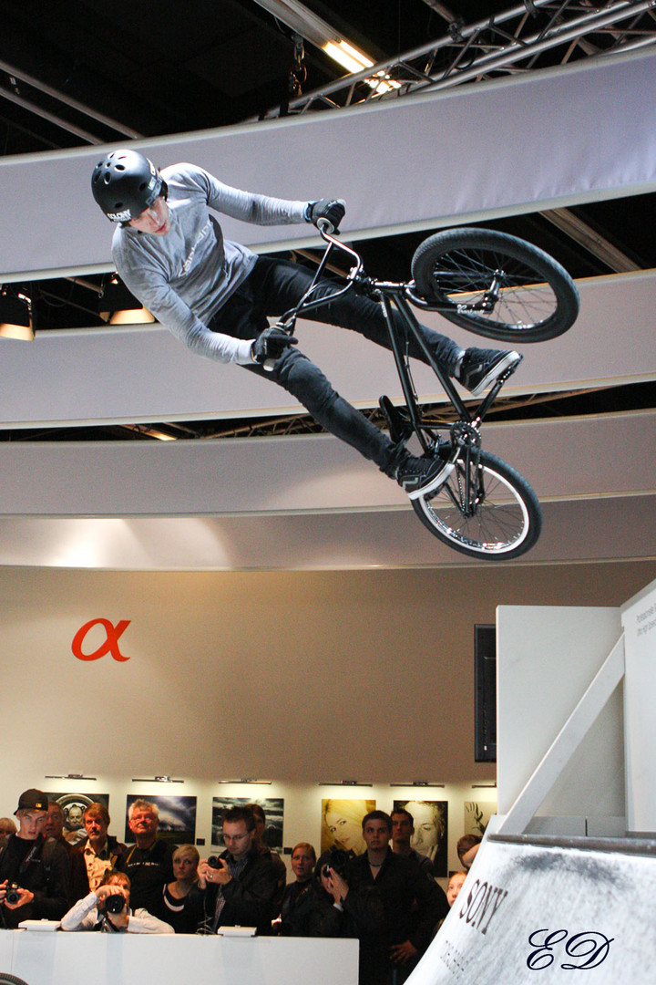 photokina 2010 Biker in der Halfpipe