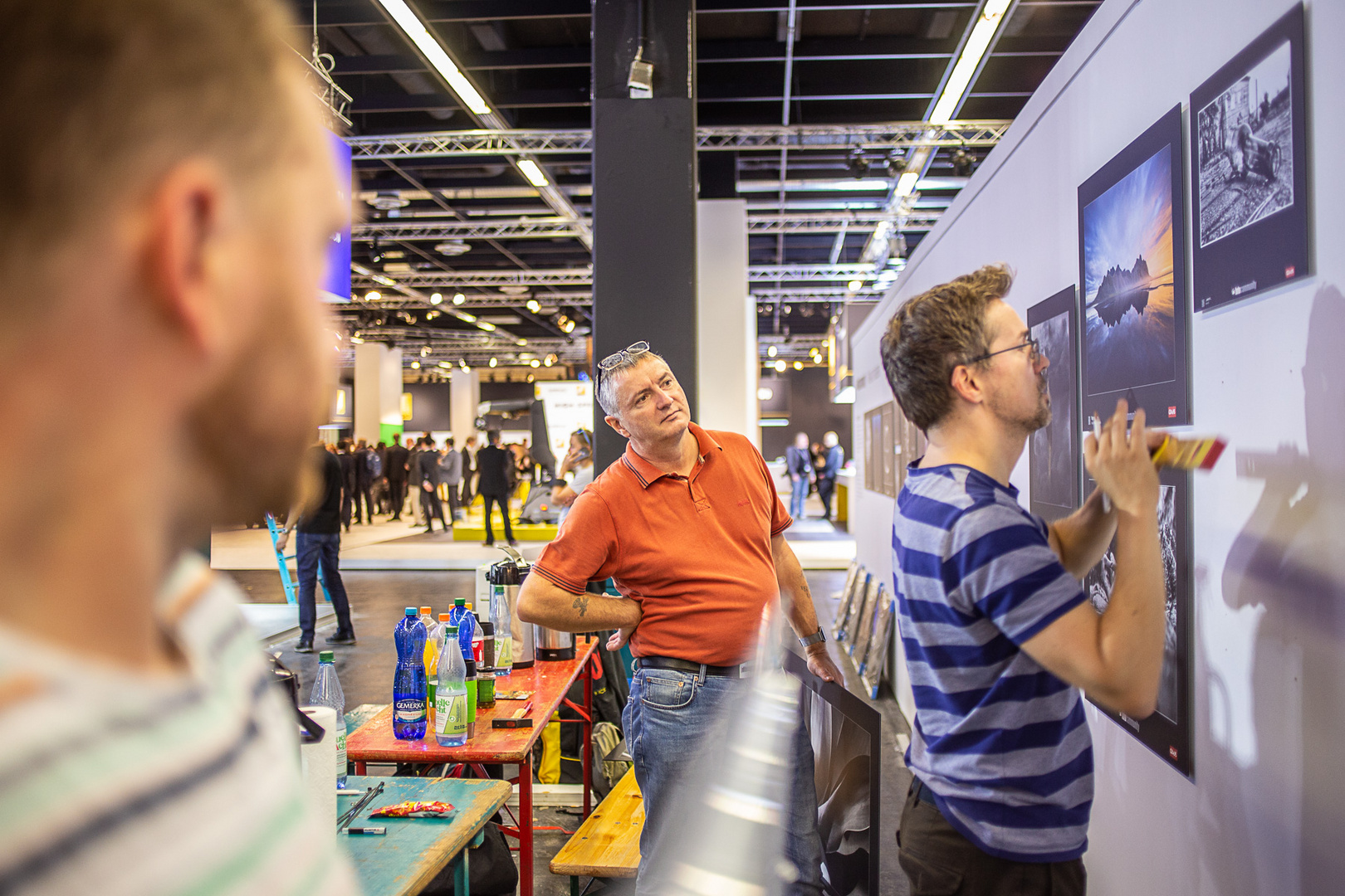 photokina 2018 - Aufbau der fotocommunity Ausstellung in Halle 2.2