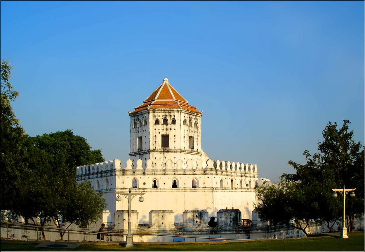 Phra Sumen Fort