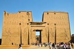 Phylonen des Tempels von Edfu...