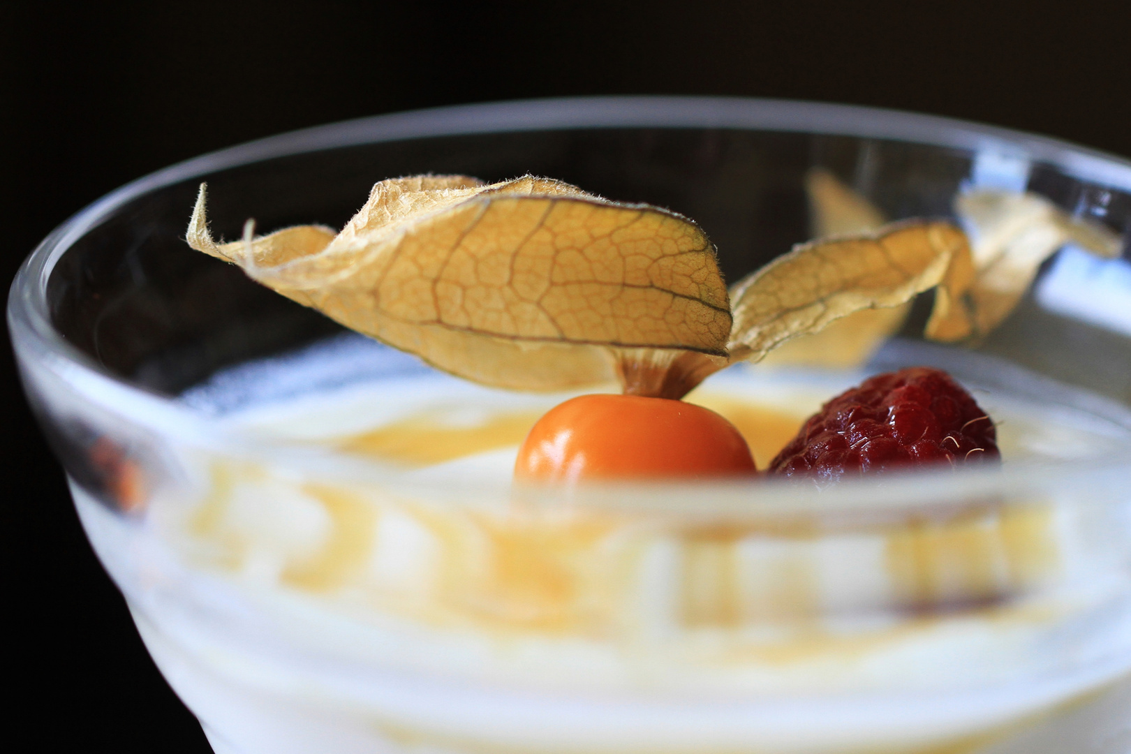 Physalis flirtet mit Himbeere