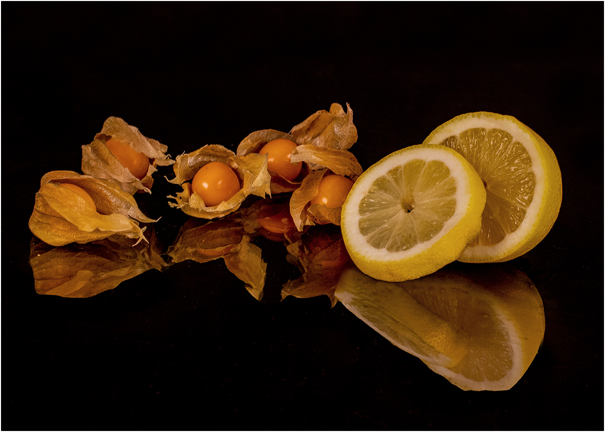 Physalis und Zitrone