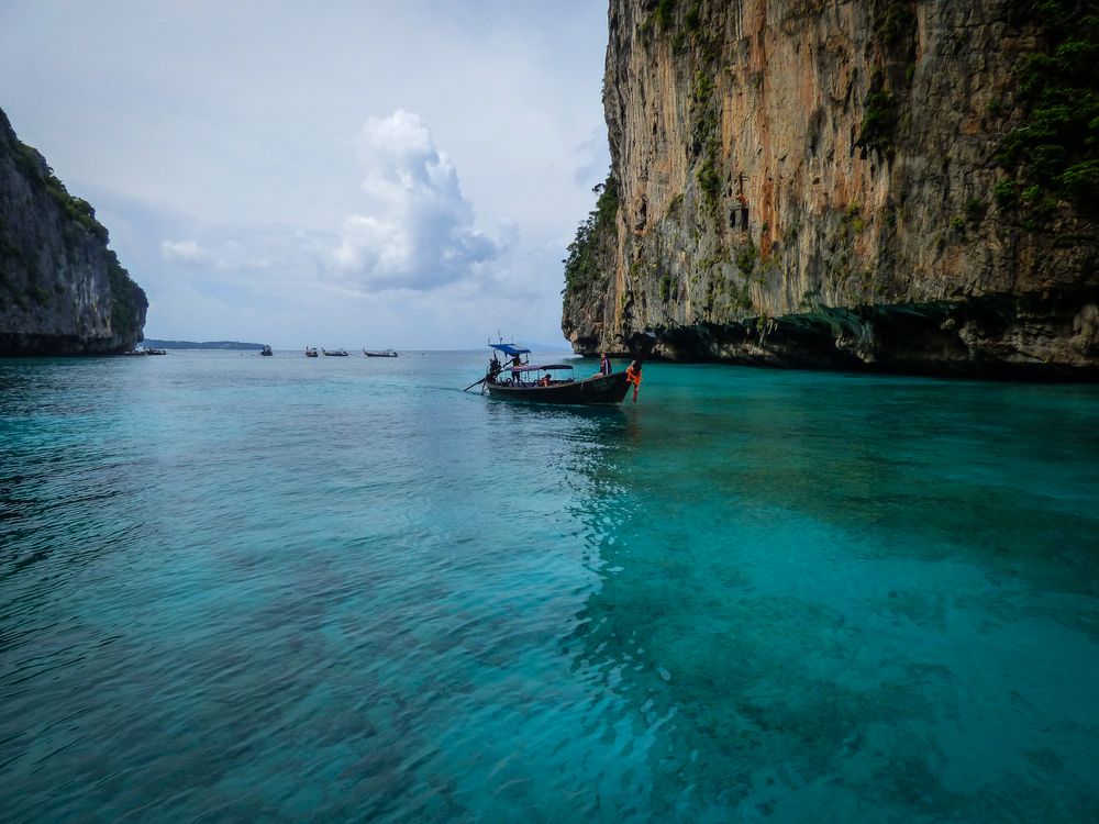 Pi-Leh Bay, Long tail boat