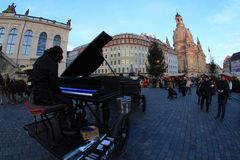 Pianist auf Rädern