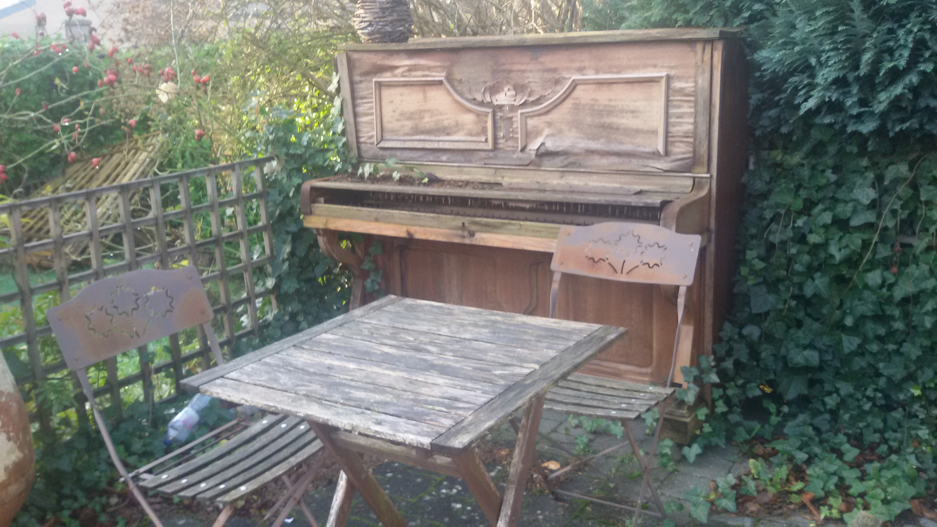 piano abandonné