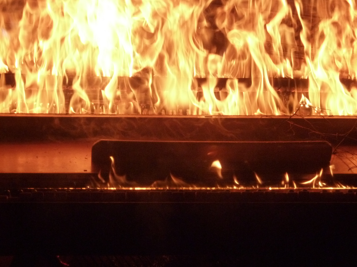 piano-fire-art