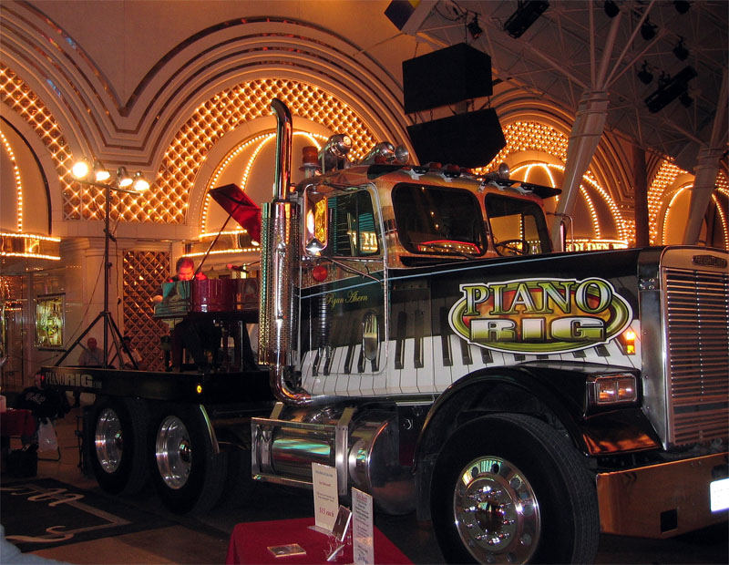 Pianospieler auf Truck