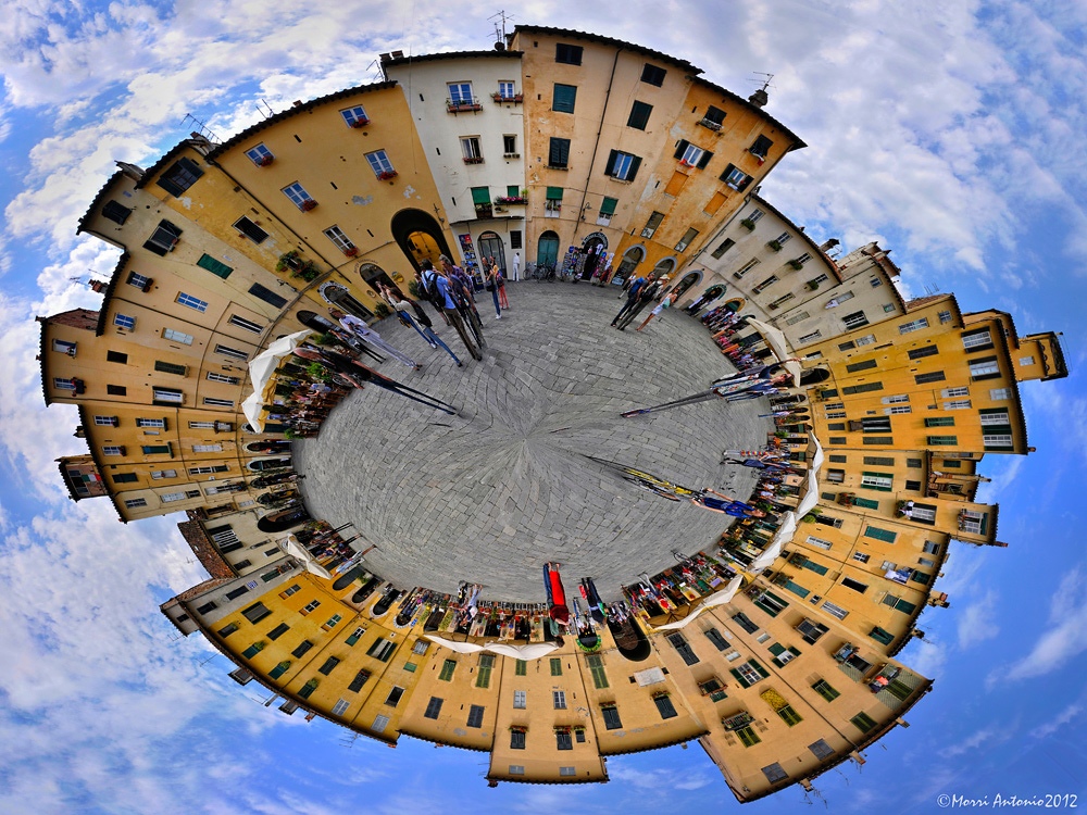 Piazza  Anfiteatro (Lucca)