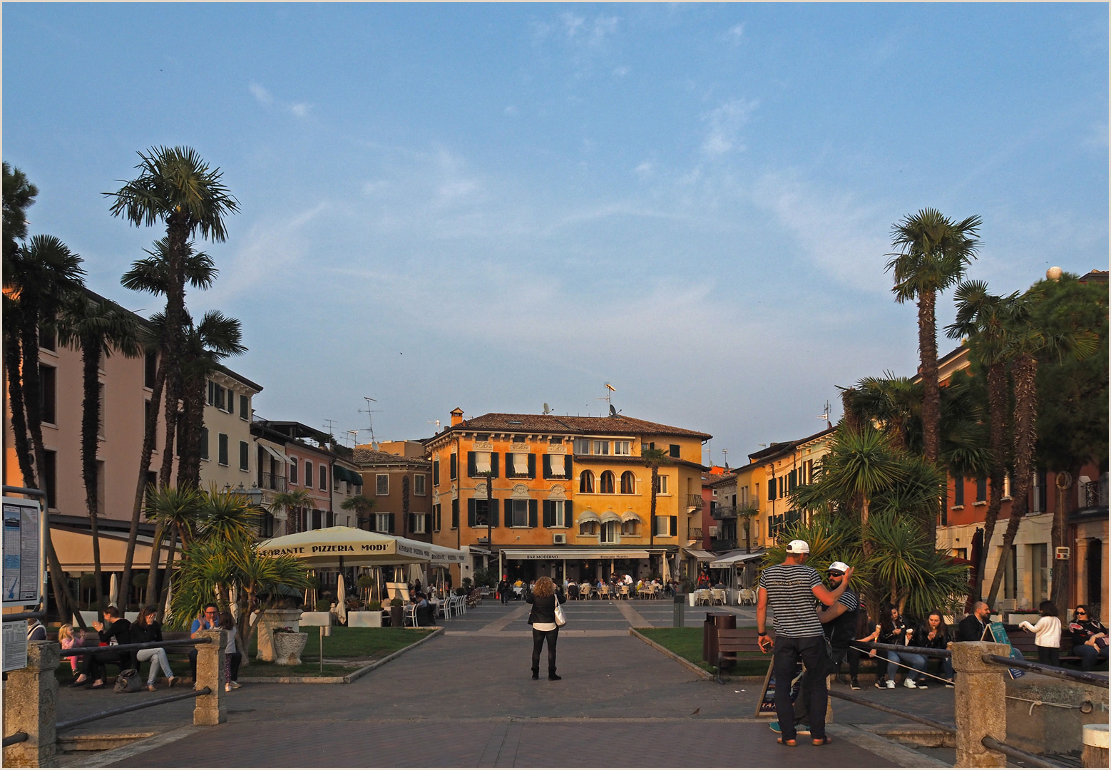 Piazza Carducci  --  Sirmione