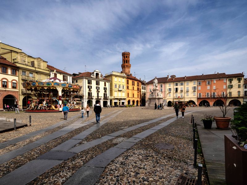 Piazza Cavour, Vercelli