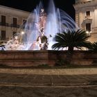 Piazza con Fontana