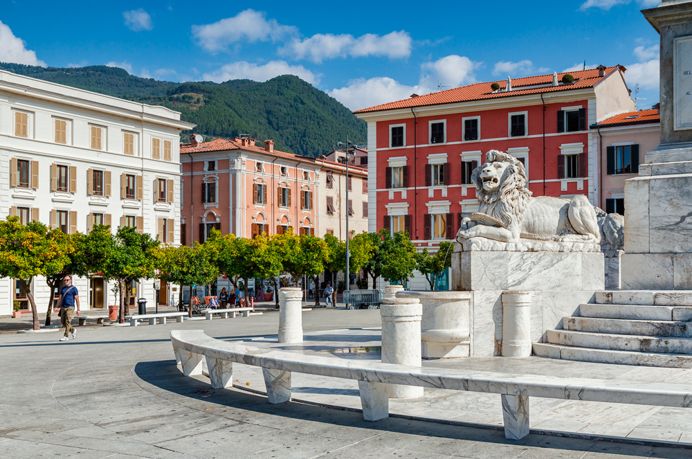 Piazza degli Aranci Massa