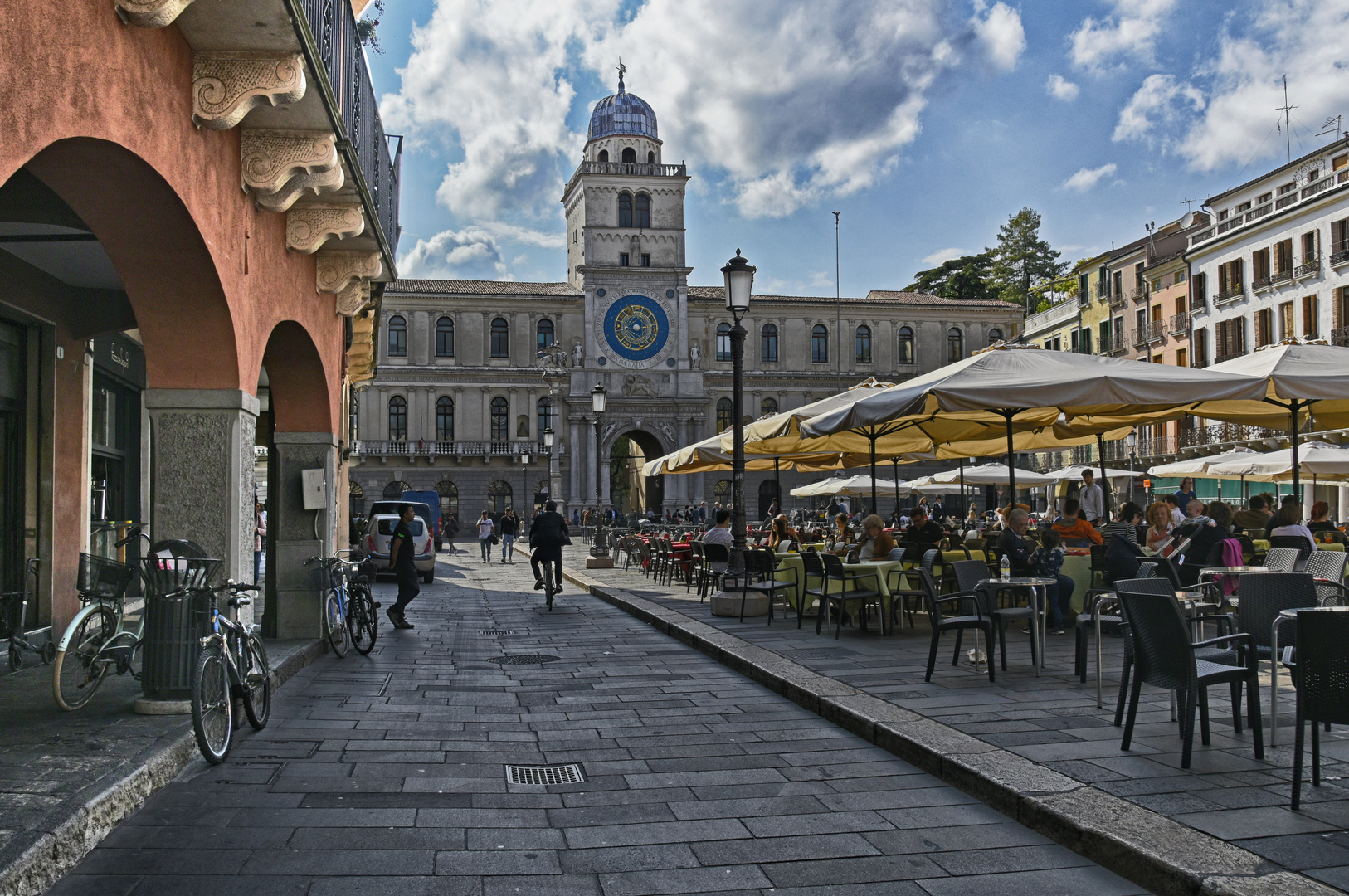 Piazza dei Signori, Padua  Reloj Y Cúpula Del Palazzo Del Capitanio 