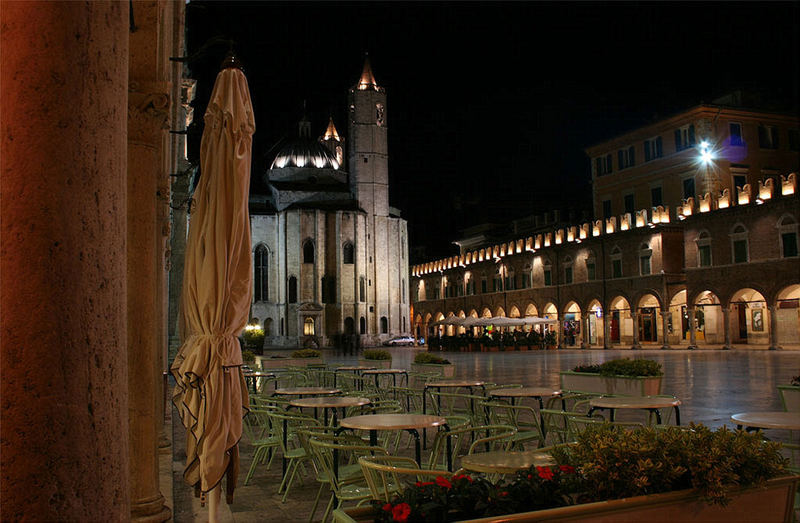 Piazza del Popolo. Notturno.