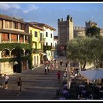 Piazza del porto: Torri del benaco