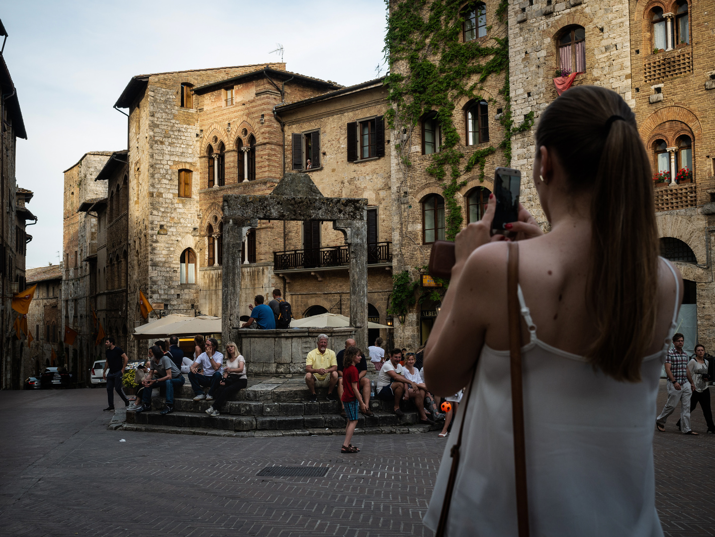 Piazza della Cisterna, 3