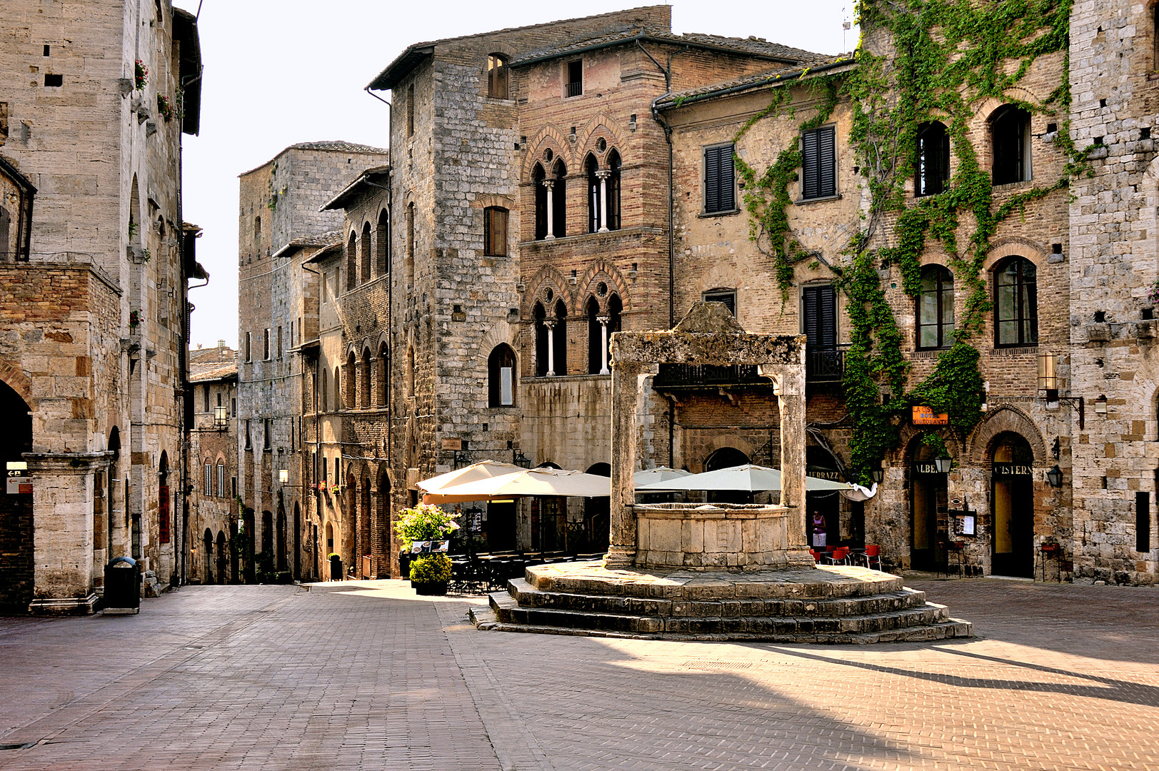Piazza della Cisterna © JFFotografie, Jürgen Feuerer Foto & Bild