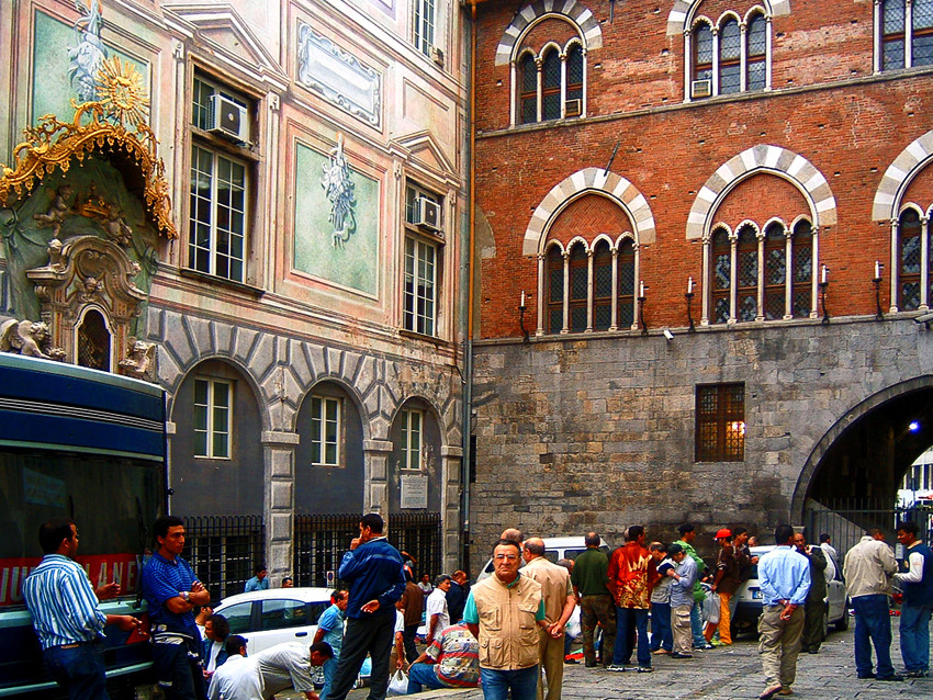 Piazza della Raibetta- mercato-Palazzo S.Giorgio. Genova