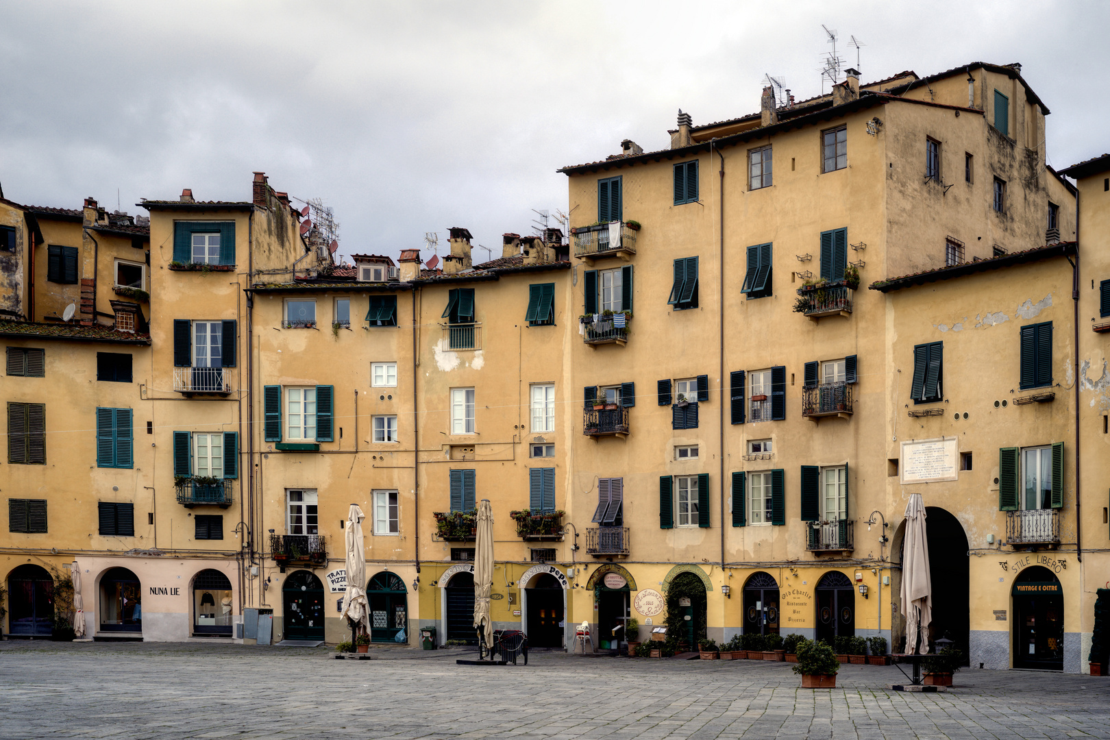 piazza dell'anfiteatro lucca