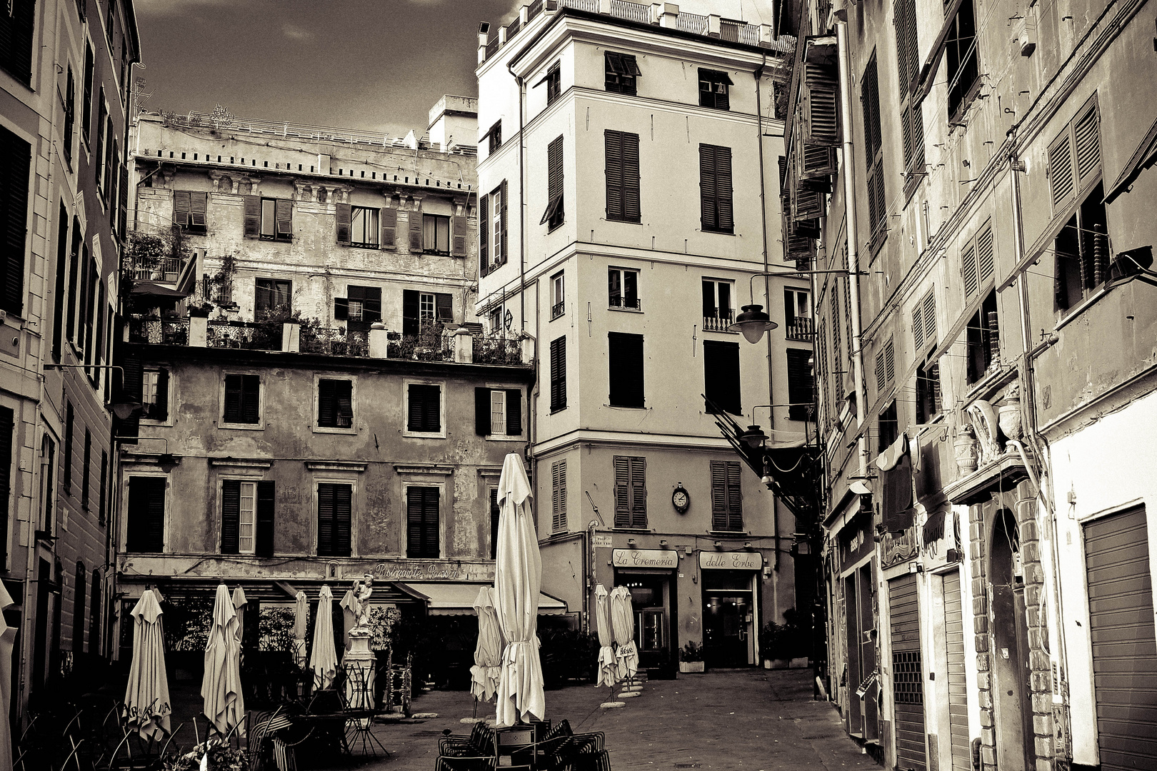 piazza delle erbe Genova