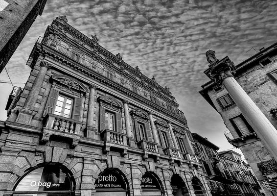 Piazza delle Erbe - Verona 