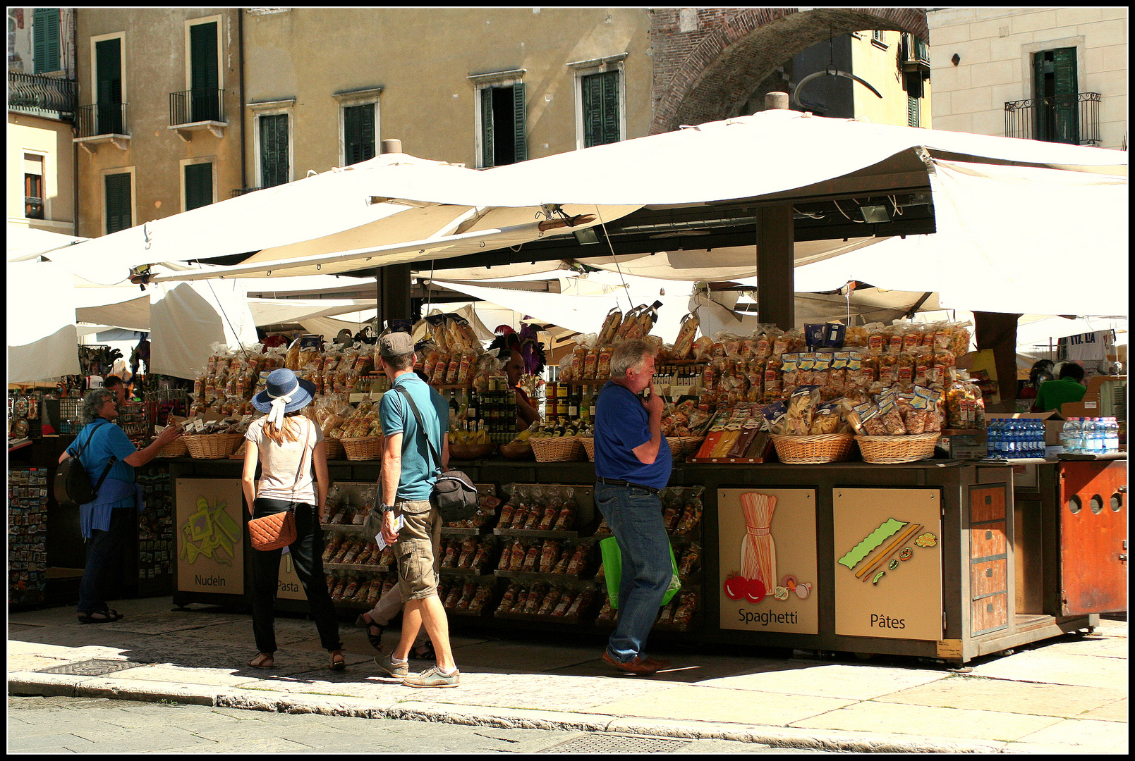 PIazza delle erbe....o...piazza "pasta"?....Verona