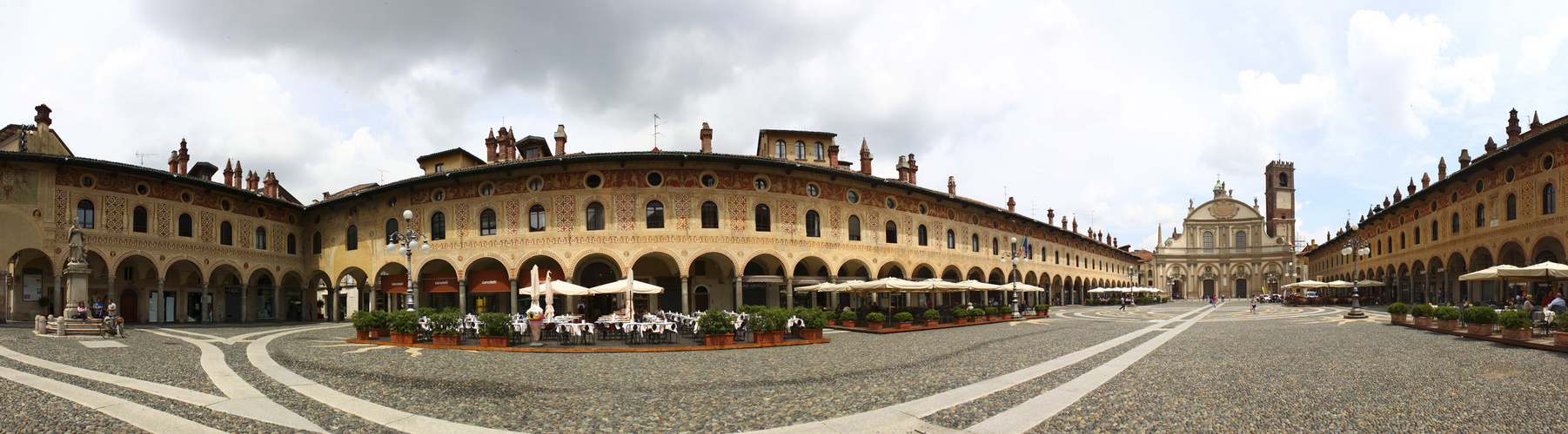 Piazza Ducale a 270 gradi, Vigevano giugno 2012