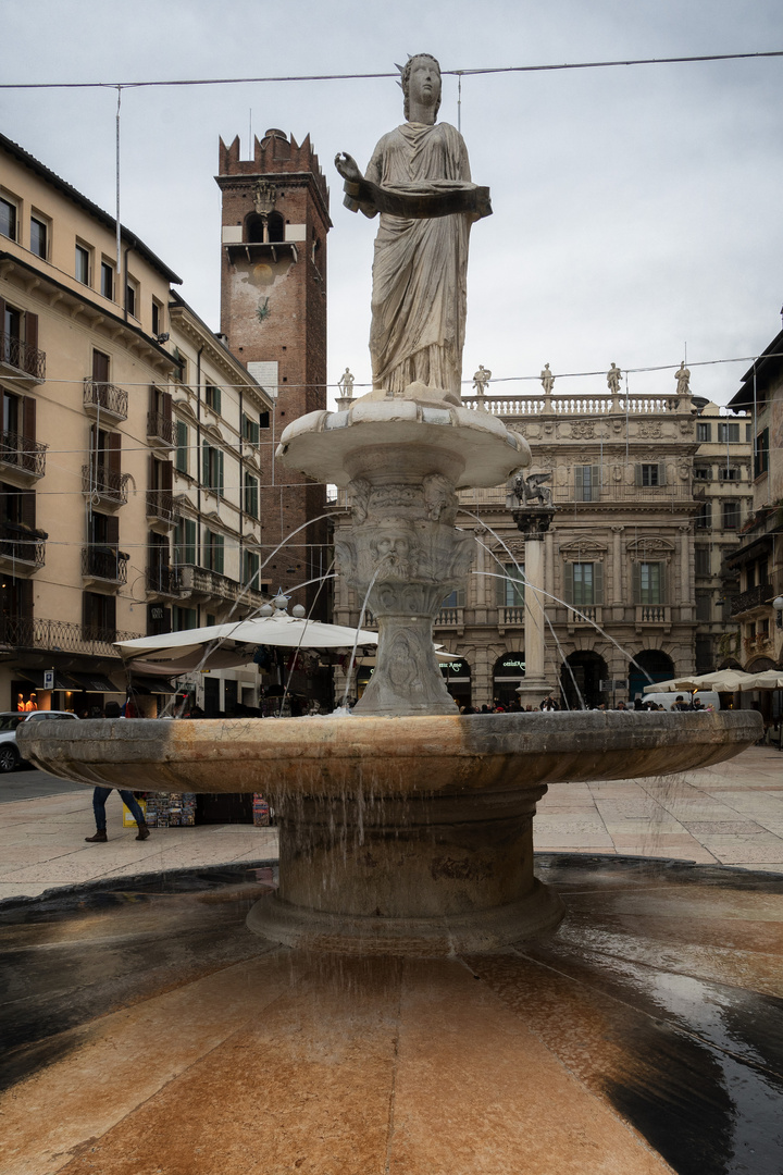 Piazza Erbe, Verona