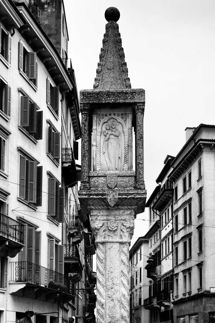 Piazza Erbe, Verona