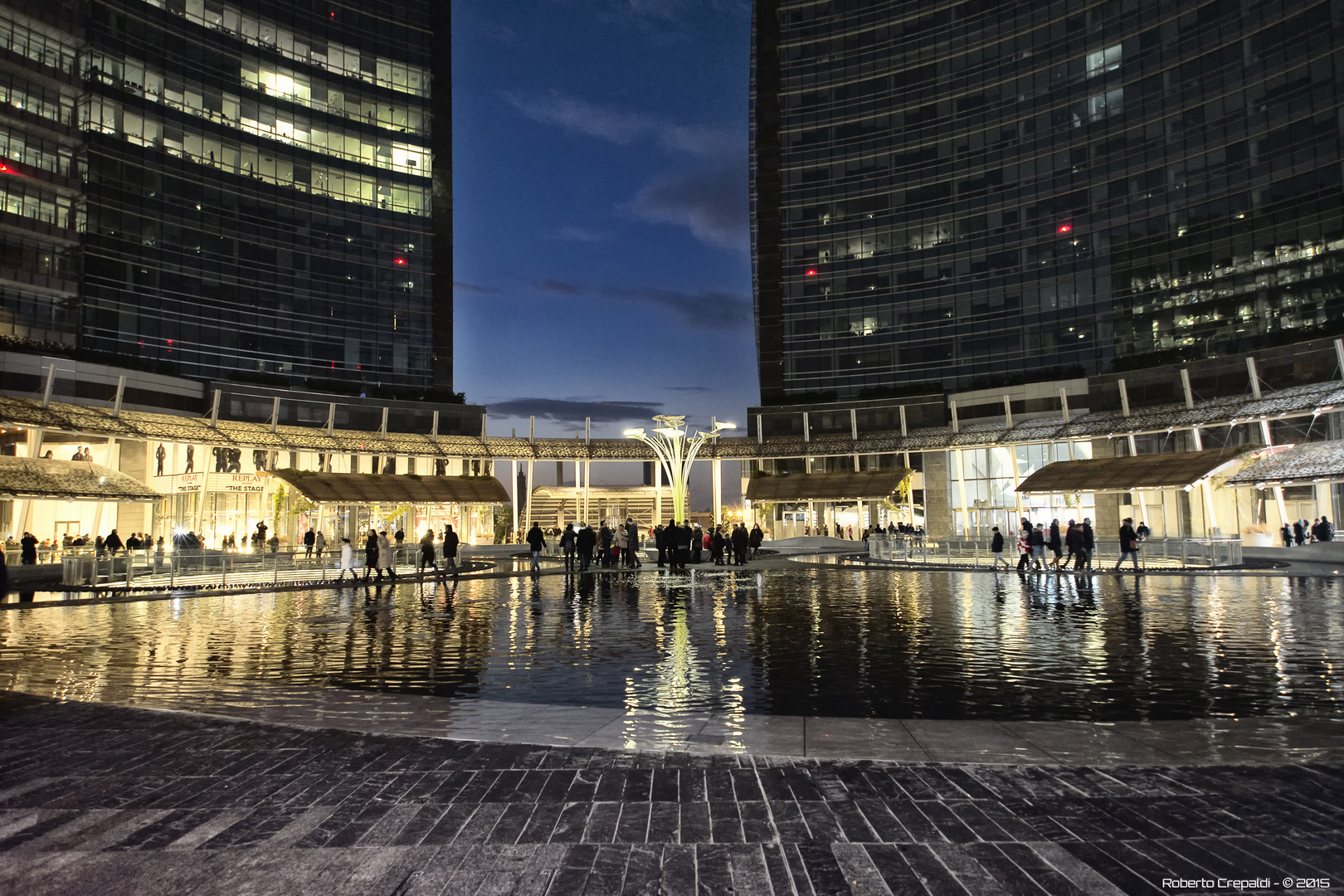 Piazza Gae Aulenti by night