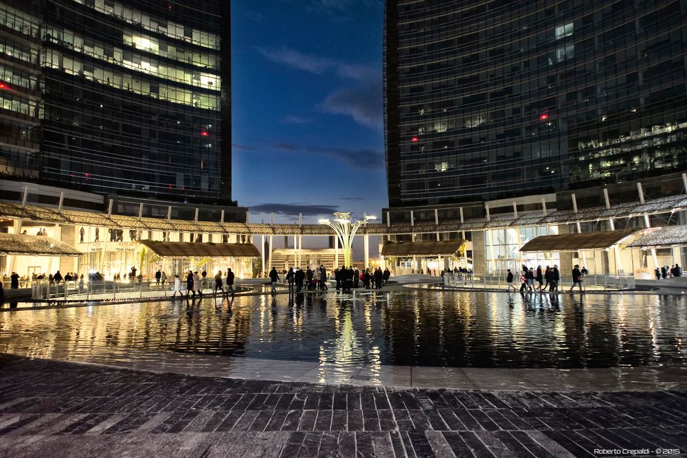 Piazza Gae Aulenti by night