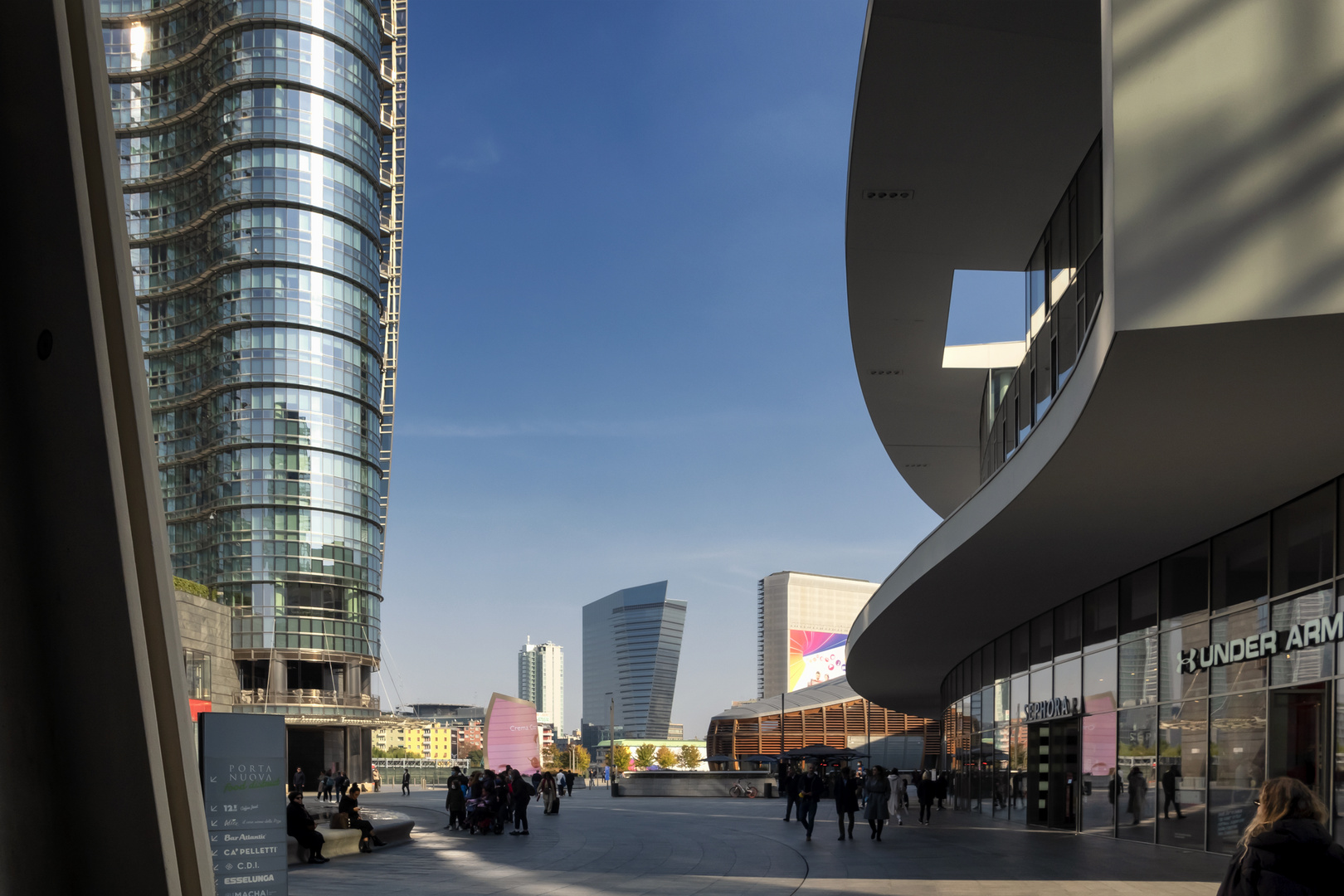 Piazza Gae Aulenti, Milano