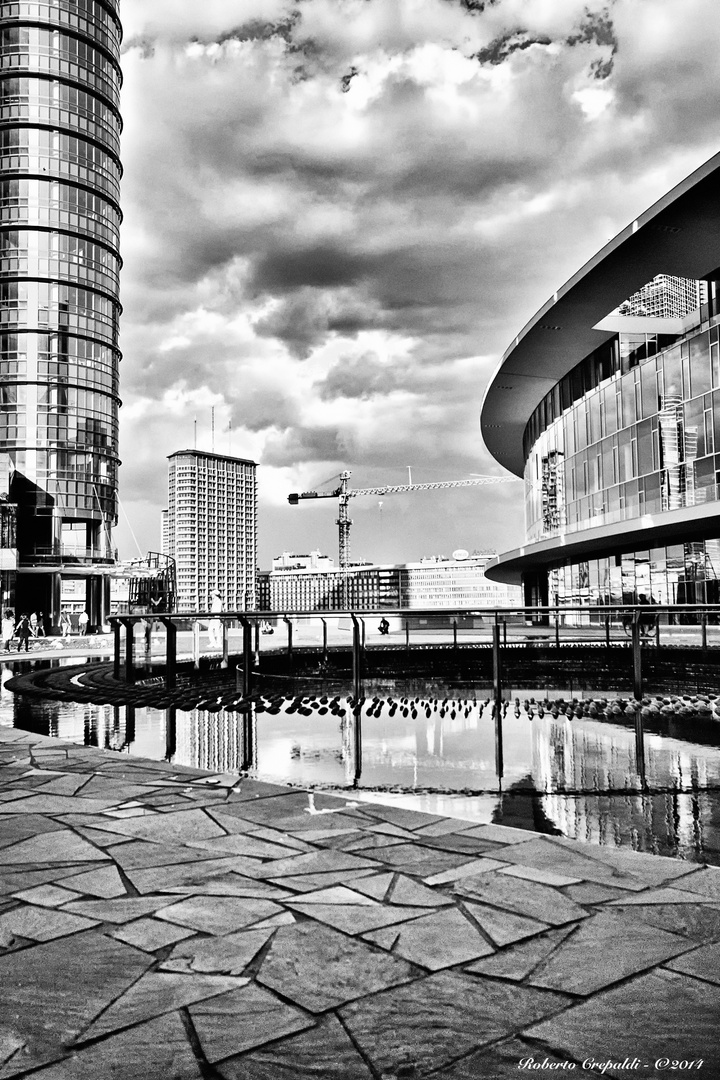 Piazza Gae Aulenti, Milano