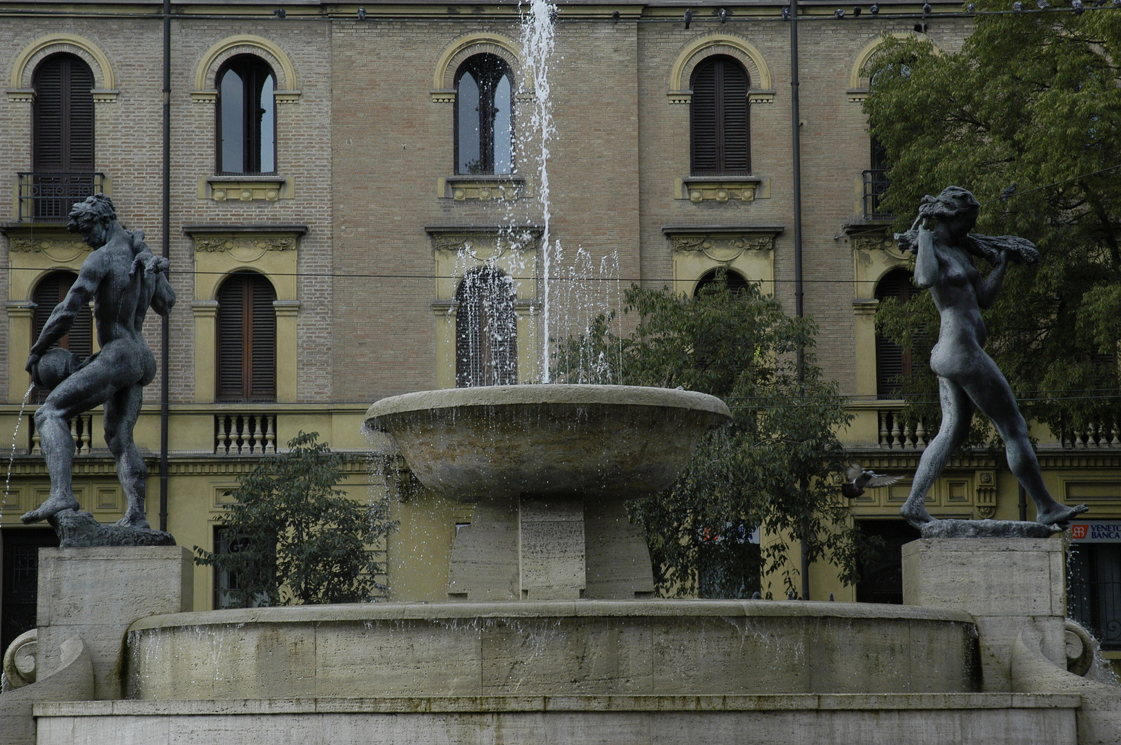 Piazza Garibaldi il Panaro e la Secchia