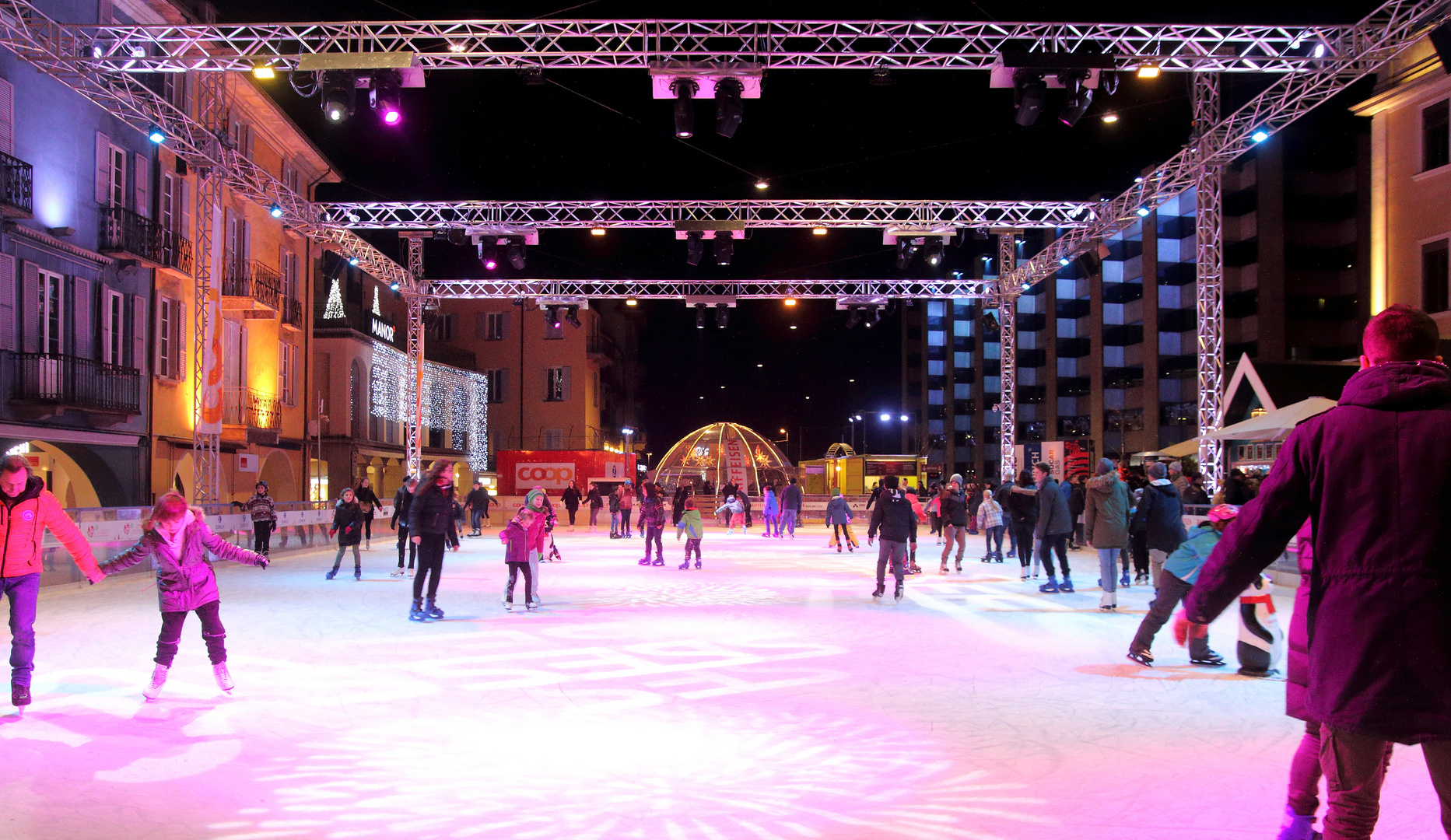 Piazza Grande Locarno Kunst-Eisbahn