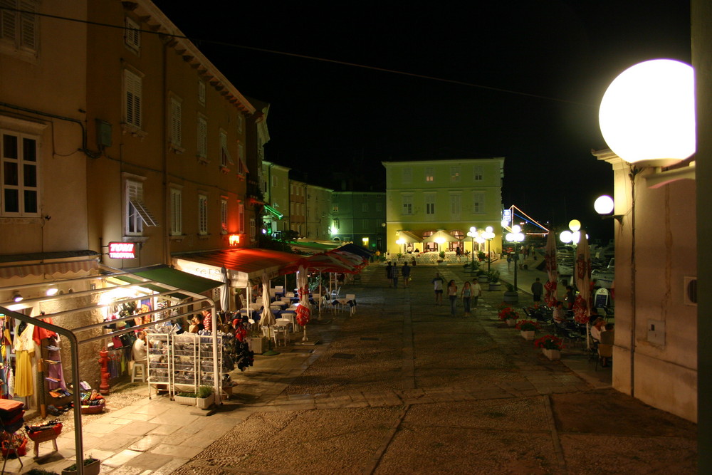 piazza, il fascino della sera