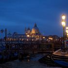 Piazza in Venedig  zur blauen Stunde