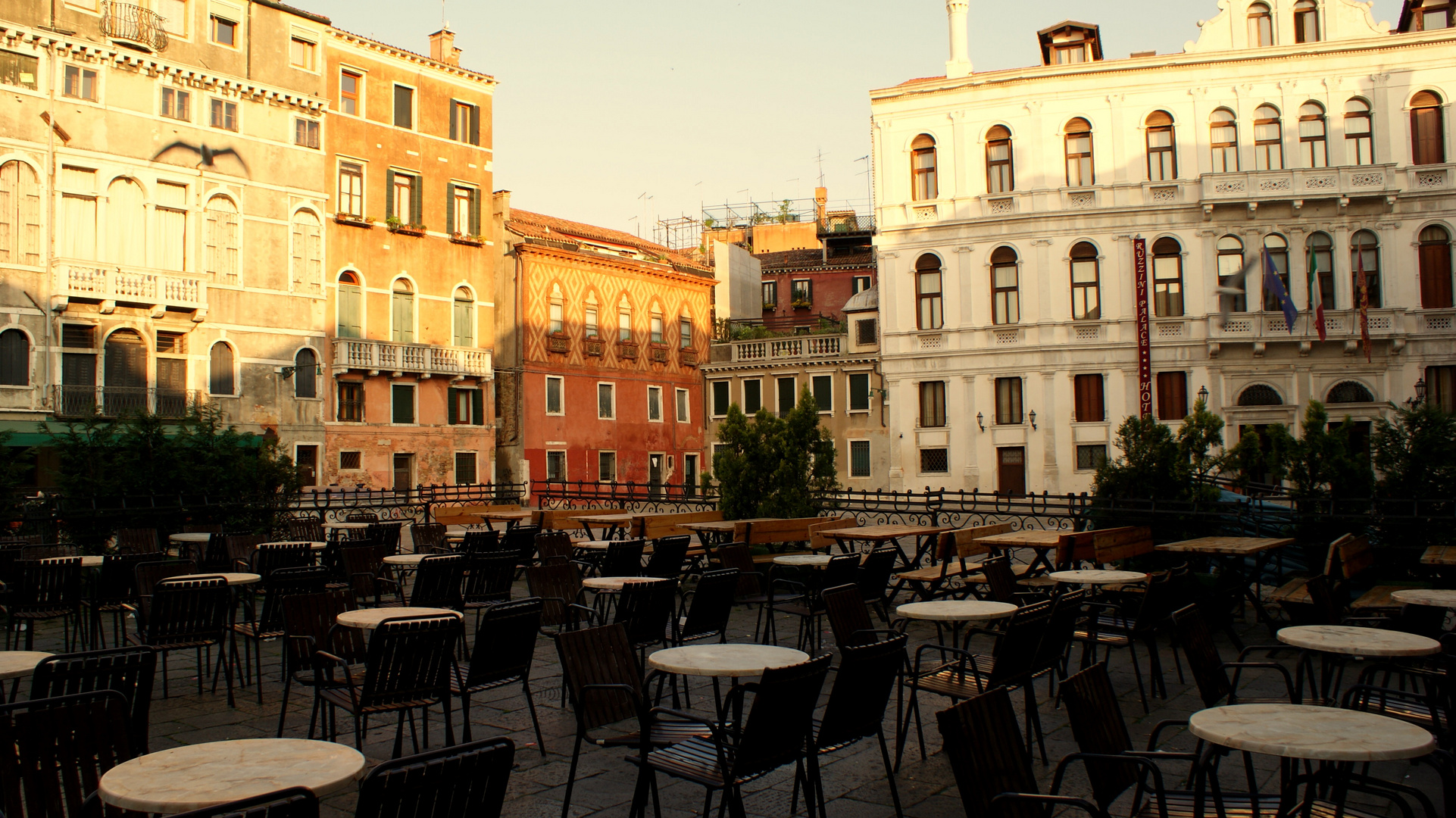 Piazza in Venezia - 7am