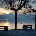 Piazza lago al tramonto