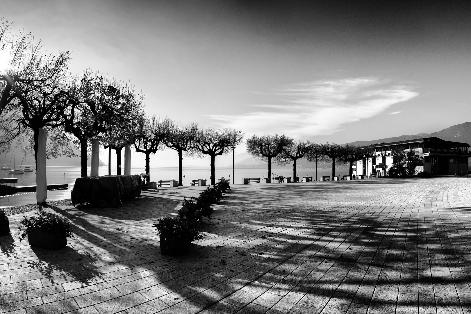 Piazza Lago, Caldè