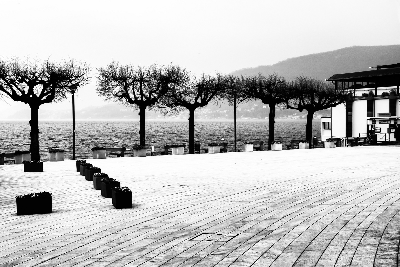 Piazza Lago, Caldè