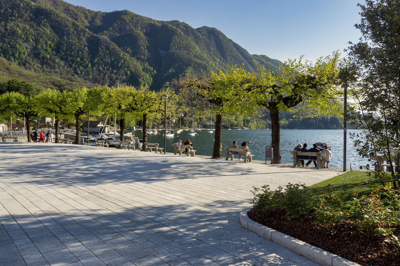 Piazza Lago, Caldè